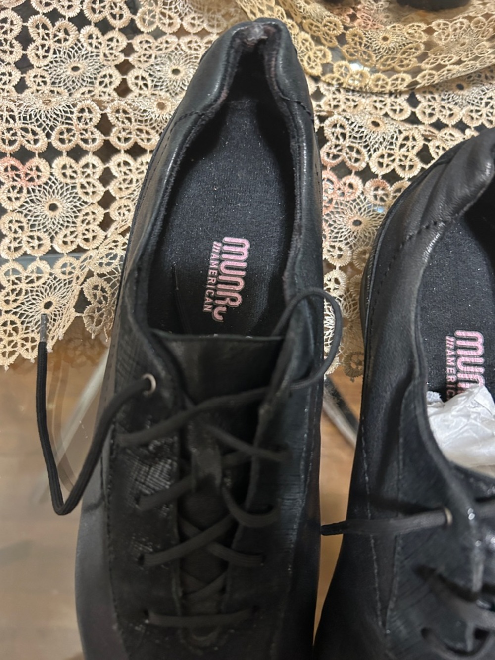 Munro Black Lace-Up Women's Oxford Boots